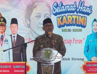 Wali Kota Tanjungpinang, H. Lis Darmansyah, SH pada peringatan Hari Kartini ke-147 yang dilaksanakan di Aula Sultan Sulaiman Badrul Alamsyah, Kantor Wali Kota, Kamis (30/4).
