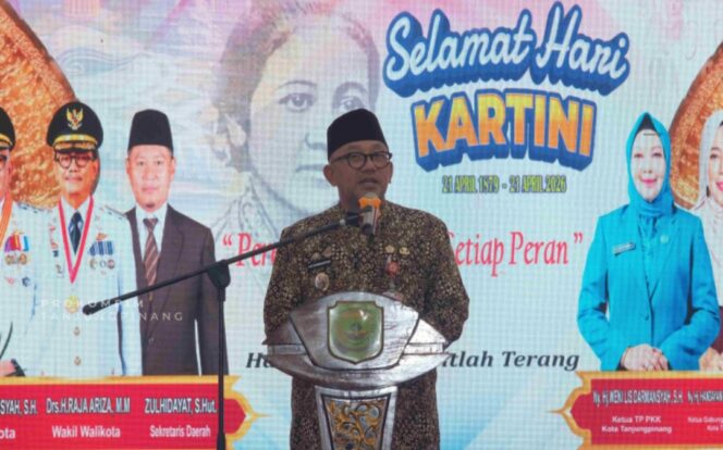 
					Wali Kota Tanjungpinang, H. Lis Darmansyah, SH pada peringatan Hari Kartini ke-147 yang dilaksanakan di Aula Sultan Sulaiman Badrul Alamsyah, Kantor Wali Kota, Kamis (30/4).