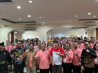 Wakil Gubernur Kepulauan Riau Nyanyang Haris Pratamura membuka Musyawarah Nasional Afiliasi Pedagang Valuta Asing (APVA) Indonesia ke-8 Tahun 2026 yang digelar di Hotel Sahid Vanilla Nagoya, Kota Batam, Jumat (1/5).