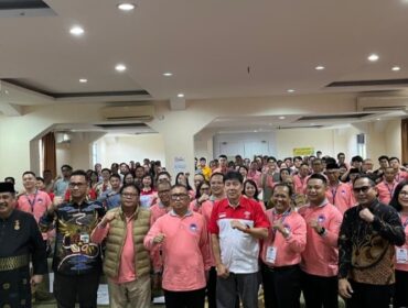 Wakil Gubernur Kepulauan Riau Nyanyang Haris Pratamura membuka Musyawarah Nasional Afiliasi Pedagang Valuta Asing (APVA) Indonesia ke-8 Tahun 2026 yang digelar di Hotel Sahid Vanilla Nagoya, Kota Batam, Jumat (1/5).