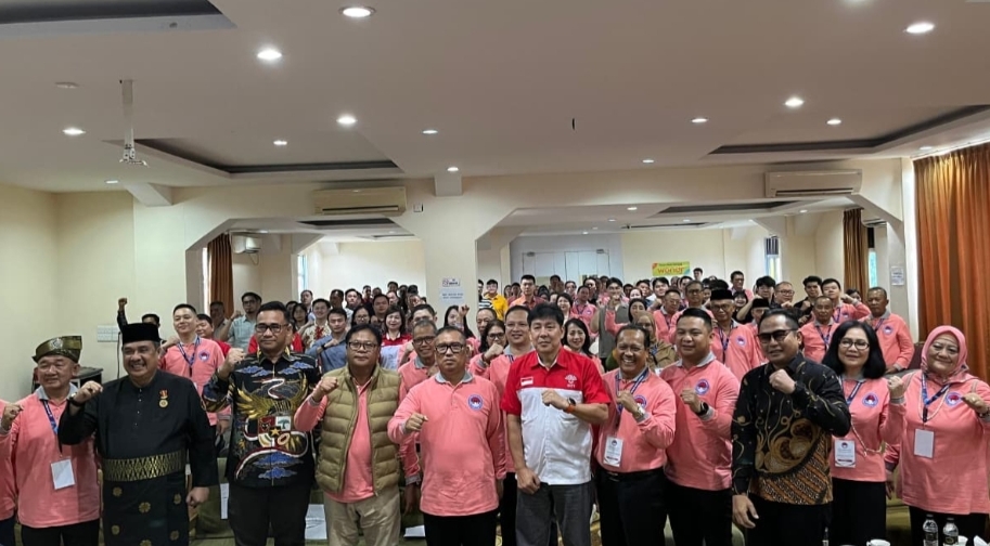 Wakil Gubernur Kepulauan Riau Nyanyang Haris Pratamura membuka Musyawarah Nasional Afiliasi Pedagang Valuta Asing (APVA) Indonesia ke-8 Tahun 2026 yang digelar di Hotel Sahid Vanilla Nagoya, Kota Batam, Jumat (1/5).