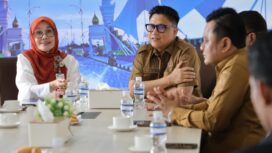 Kepala Dinas Kominfo Kepri Hendri Kurniadi dan Kepala Stasiun TVRI Kepulauan Riau Yenni Marlinda, Senin (04/05)