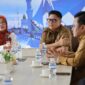 Kepala Dinas Kominfo Kepri Hendri Kurniadi dan Kepala Stasiun TVRI Kepulauan Riau Yenni Marlinda.