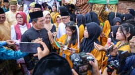 Gubernur Kepulauan Riau, Ansar Ahmad, usai bertindak sebagai pembina upacara pada Peringatan Hari Pendidikan Nasional (Hardiknas) Tingkat Provinsi Kepulauan Riau Tahun 2026 yang dilaksanakan di Lapangan SMK Negeri 1 Tanjungpinang, Senin (4/5/2026).