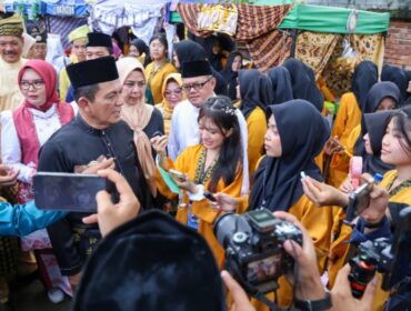 Gubernur Kepulauan Riau, Ansar Ahmad, usai bertindak sebagai pembina upacara pada Peringatan Hari Pendidikan Nasional (Hardiknas) Tingkat Provinsi Kepulauan Riau Tahun 2026 yang dilaksanakan di Lapangan SMK Negeri 1 Tanjungpinang, Senin (4/5/2026).