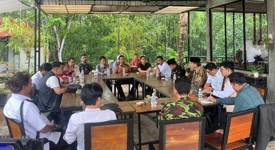 Pengurus wilayah pemuda Muhammadiyah (PWPM) Provinsi Kepulauan Riau,bersama Anggota Dewan perwakilan daerah (DPD) RI dari Dapil Kepri, Ismeth Abdullah melaksanakan diskusi terkait rancangan Undang - Undang (RUU) Wilayah Kepulauan, pada hari ini, Rabu Pagi (6/5/2026), di Cafe Oerang Roemah, jalan WR Supratman, Km.12, Kota Tanjungpinang.