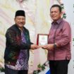 Gubernur Kepulauan Riau, Ansar Ahmad, menerima kunjungan silaturahmi Menteri Besar Kelantan, Malaysia, Yang Amat Berhormat (YAB) Dato’ Panglima Perang Ustaz Dato’ Haji Mohd Nassuruddin bin Haji Daud di Pulau Penyengat, Kamis (07/05).