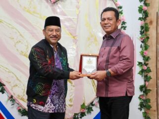 Gubernur Kepulauan Riau, Ansar Ahmad, menerima kunjungan silaturahmi Menteri Besar Kelantan, Malaysia, Yang Amat Berhormat (YAB) Dato’ Panglima Perang Ustaz Dato’ Haji Mohd Nassuruddin bin Haji Daud di Pulau Penyengat, Kamis (07/05).