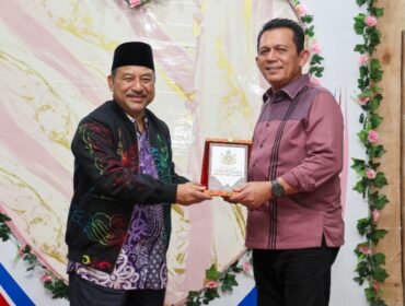 Gubernur Kepulauan Riau, Ansar Ahmad, menerima kunjungan silaturahmi Menteri Besar Kelantan, Malaysia, Yang Amat Berhormat (YAB) Dato’ Panglima Perang Ustaz Dato’ Haji Mohd Nassuruddin bin Haji Daud di Pulau Penyengat, Kamis (07/05).