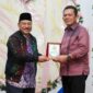 Gubernur Kepulauan Riau, Ansar Ahmad, menerima kunjungan silaturahmi Menteri Besar Kelantan, Malaysia, Yang Amat Berhormat (YAB) Dato’ Panglima Perang Ustaz Dato’ Haji Mohd Nassuruddin bin Haji Daud di Pulau Penyengat, Kamis (07/05).