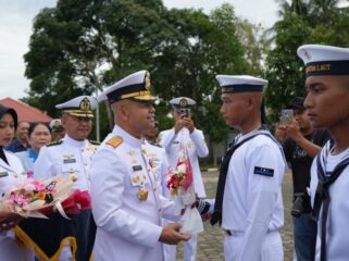 Komandan Satuan Kapal Ranjau (Dansatran) Koarmada I Kolonel Laut (P) Yusup Yanto , M.Tr.Hanla., M.M., CTMP. mewakili Pangkoarmada I menghadiri Upacara Pelantikan dan Penyumpahan Pendidikan Pertama Tamtama (Dikmata) TNI AL Angkatan XLVI TA 2026 di Satdik 1 Kodiklatal Tanjung Uban, Sabtu 09 Mei 2026.