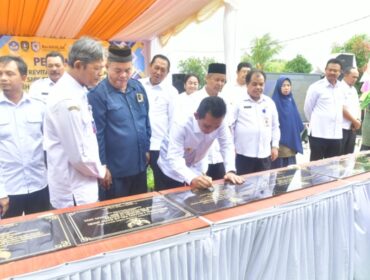 Gubernur Kepulauan Riau H. Ansar Ahmad, menghadiri acara Peresmian Program Revitalisasi Asta Cita SMK/SMA dan APBD T.A 2025 se-Kota Batam pada Rabu (13/05) yang diselenggarakan di SMK Negeri 11 Kota Batam.