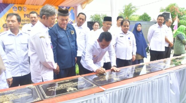 Gubernur Kepulauan Riau H. Ansar Ahmad, menghadiri acara Peresmian Program Revitalisasi Asta Cita SMK/SMA dan APBD T.A 2025 se-Kota Batam pada Rabu (13/05) yang diselenggarakan di SMK Negeri 11 Kota Batam.