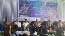 Kapolda Kepulauan Riau, Irjen Pol. Asep Safrudin, S.I.K., M.H saat menggelar Jum'at Curhat Beramaa nelayan Jemaja, Kabupaten Kepulauan Anambas, Jumat (15/05)