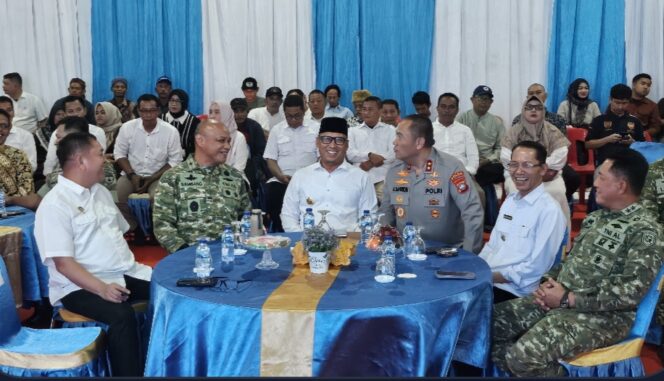 
					Wakil Gubernur Kepulauan Riau Nyanyang Haris Pratamura mengikuti peluncuran 1.061 Koperasi Desa/Kelurahan Merah Putih (KDKMP) wilayah Jawa Timur dan Jawa Tengah oleh Presiden Republik Indonesia secara virtual dari Pasar Hang Tuah, Batu Besar, Kota Batam, Sabtu (16/5).