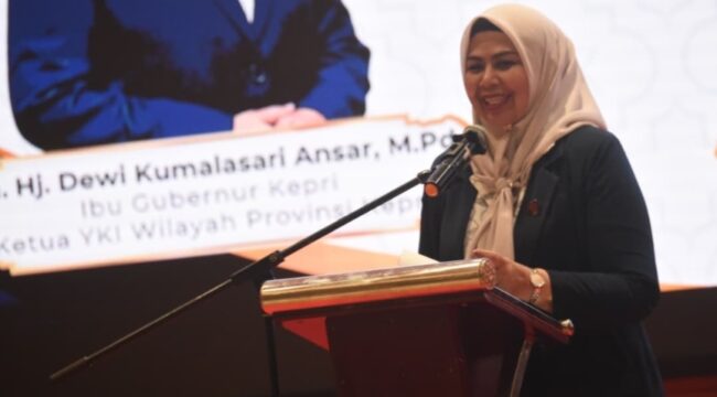 Ketua TP PKK Provinsi Kepulauan Riau sekaligus Ketua Yayasan Kanker Indonesia (YKI) Provinsi Kepulauan Riau, Dewi Kumalasari Ansar