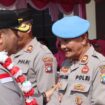 Kasi Propam Polres Kepulauan Anambas saat menyambut kedatangan Kapolda Kepri, Irjen Pol Asep Syafrudin.