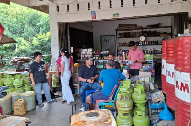
					Satreskrim Polres Bintan menciduk salah satu Terduga pelaku Penyalahgunaan BBM Bersubsidi, Senin (18/05)