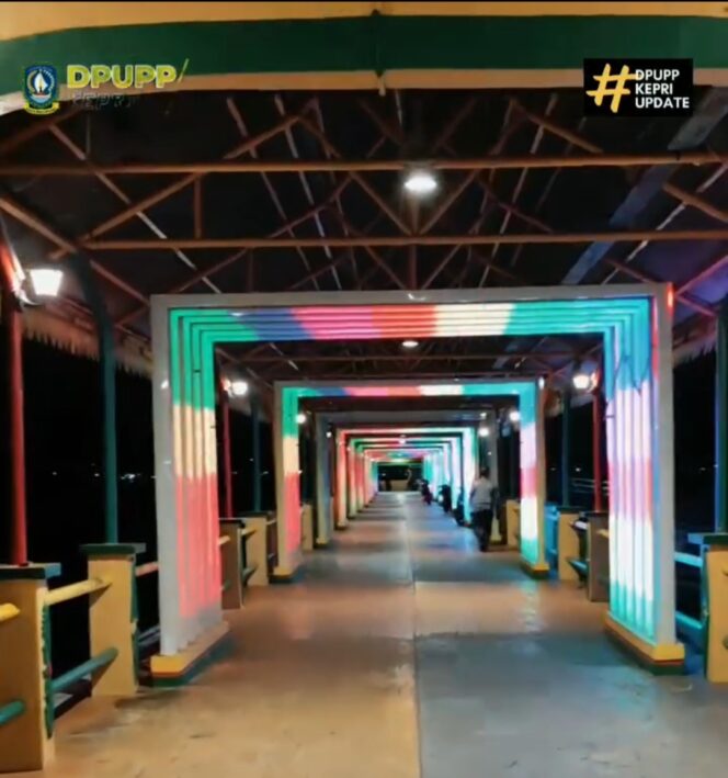 
					Salah satu pintu gerbang yang berhasil dilakukan penataan di Pulau Penyengat 