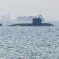 Kapal selam PNS/M Hangor milik Angkatan Laut Pakistan saat melaksanakan pelayaran di wilayah Teluk Jakarta pada Selasa (19/05/2026).