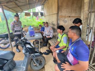 Personil Polresta Tanjungpinang saat melakukan sosialisasi kepada masyarakat Tanjungpinang, Kamis (21/10)