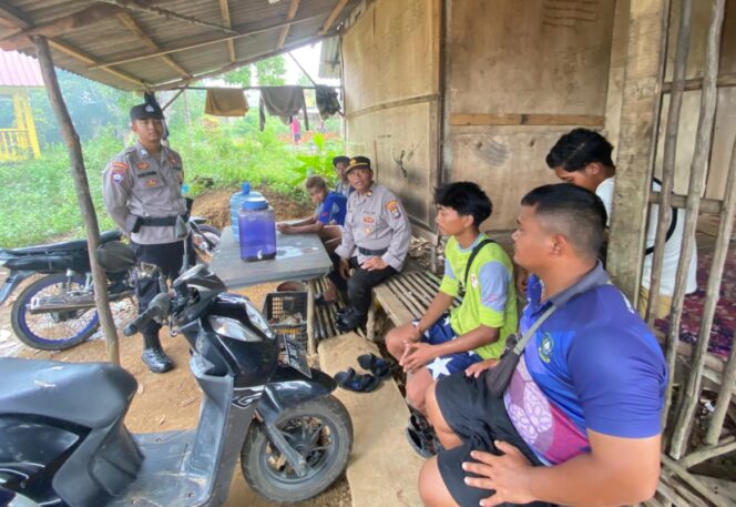 
					Personil Polresta Tanjungpinang saat melakukan sosialisasi kepada masyarakat Tanjungpinang, Kamis (21/10)