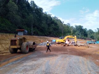 Proyek Peningkatan Jalan SP. Setajam-Serteh di Kabupaten Lingga terus di Kebut.