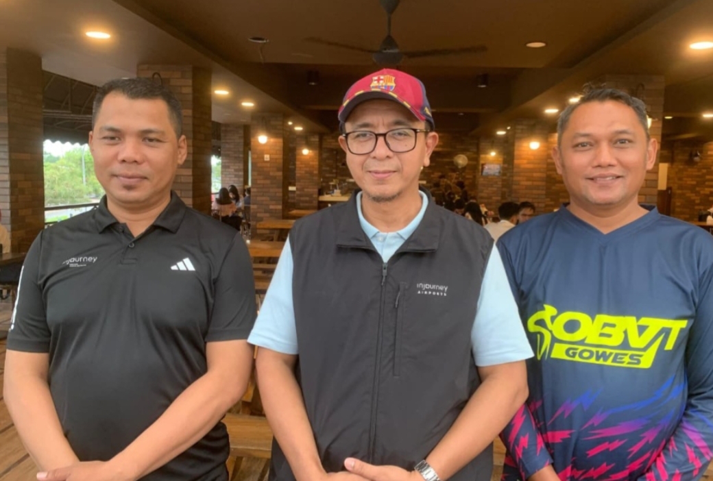 Tengah, General Manager PT Angkasa Pura Indonesia Kantor Cabang Bandara RHF Tanjungpinang, Mohamad Setiadi Dermawan Wakan saat diwawancarai awak media, Jumat (29/05)