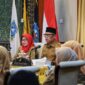 Wakil Gubernur Kepulauan Riau, Nyanyang Haris Pratamura, memimpin rapat persiapan penyelenggaraan Musabaqah Tilawatil Qur’an (MTQ) XII Tingkat Provinsi Kepulauan Riau Tahun 2026 di Gedung Daerah Provinsi Kepri, Tanjungpinang, Senin (25/5).