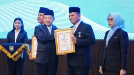 Gubernur Kepulauan Riau H. Ansar Ahmad menerima Tanda Kehormatan Satyalancana Wira Karya Bidang Pemerintahan dalam Pengelolaan, Pengembangan, dan Pembangunan Kelautan dan Perikanan Tahun 2025.