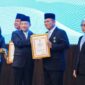 Gubernur Kepulauan Riau H. Ansar Ahmad menerima Tanda Kehormatan Satyalancana Wira Karya Bidang Pemerintahan dalam Pengelolaan, Pengembangan, dan Pembangunan Kelautan dan Perikanan Tahun 2025.