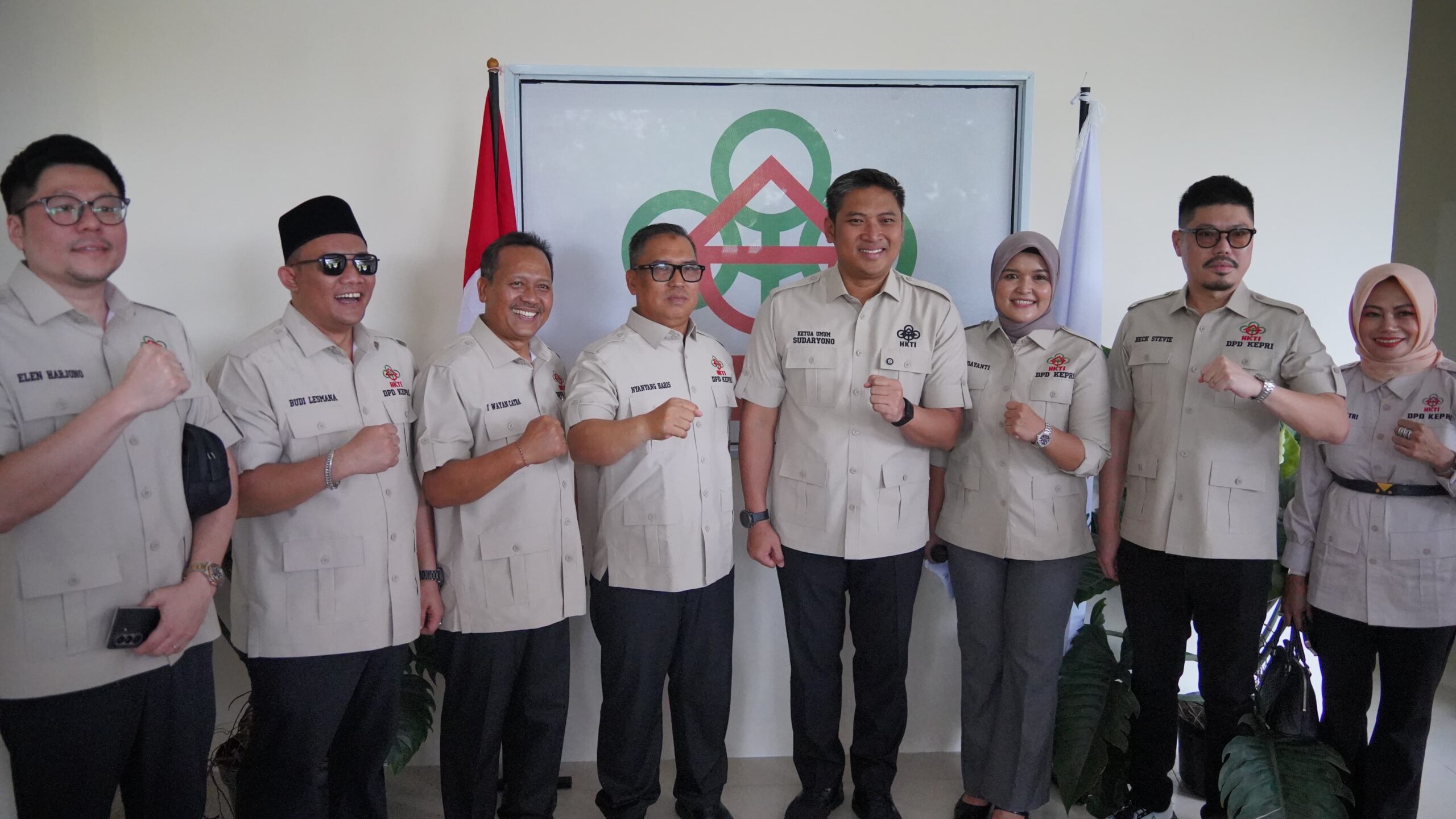Wakil Gubernur Kepulauan Riau, Nyanyang Haris Pratamura, menghadiri Kantor Sekretariat Dewan Pimpinan Daerah (DPD) Himpunan Kerukunan Tani Indonesia (HKTI) Provinsi Kepulauan Riau di Batam, Senin (29/6/2026).