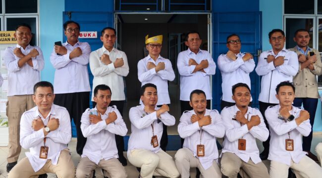 Menteri Perlindungan Pekerja Migran Indonesia (P2MI), Drs. Mukhtarudin bersama Gubernur Kepri dan Wakil Gubernur Kepri saat melakukan kunjungan di di Provinsi Kepulauan Riau, Senin (08/06)