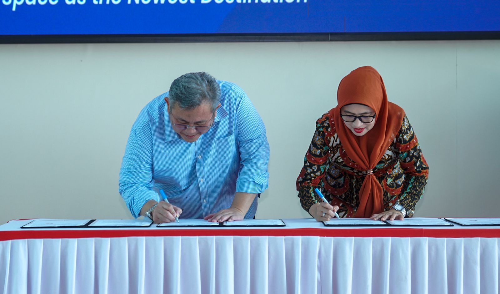 Pemerintah Provinsi Kepulauan Riau dan Kementerian Pariwisata Republik Indonesia menandatangani Perjanjian Kerja Sama (PKS) pinjam pakai lahan di Kawasan Gurindam 12, Kota Tanjungpinang, Jumat (19/6).