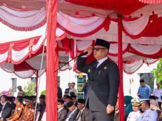 Wakil Gubernur Kepulauan Riau Nyanyang Haris Pratamura bertindak sebagai Inspektur Upacara pada Peringatan Hari Lahir Pancasila Tingkat Provinsi Kepulauan Riau Tahun 2026 yang digelar di Halaman Kantor Gubernur Kepulauan Riau, Dompak, Tanjungpinang, Senin (1/6).