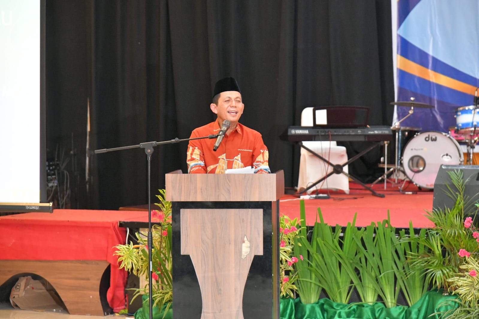 Gubernur Kepulauan Riau Ansar Ahmad menghadiri Reuni Akbar Alumni Pendidikan Guru Agama Negeri (PGAN) Tanjungpinang Tahun 2026 yang digelar di Ballroom Hotel CK Tanjungpinang, Sabtu (27/6) malam.