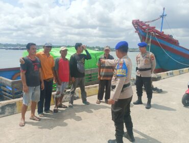 Satuan Polisi Perairan dan Udara (Sat Polairud) Polresta Tanjungpinang melaksanakan kegiatan patroli dan himbauan keselamatan kepada masyarakat pesisir, nelayan, serta pengguna transportasi laut di sejumlah wilayah perairan Kota