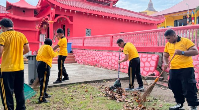 Sambut Hari Bhayangkara ke-80, Polsek Bintan Utara gelar bakti sosial bersihkan tempat ibadah dan perkuat kebersamaan