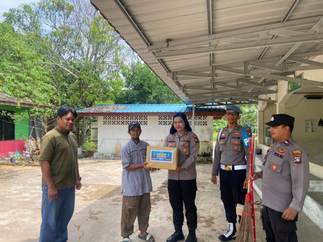 
					Polsek Kawasan Bandara Raja Haji Fisabilillah (RHF) Tanjungpinang melaksanakan kegiatan Bakti Religi di salah satu rumah ibadah di wilayah Kota Tanjungpinang, Kamis (11/6/2026).