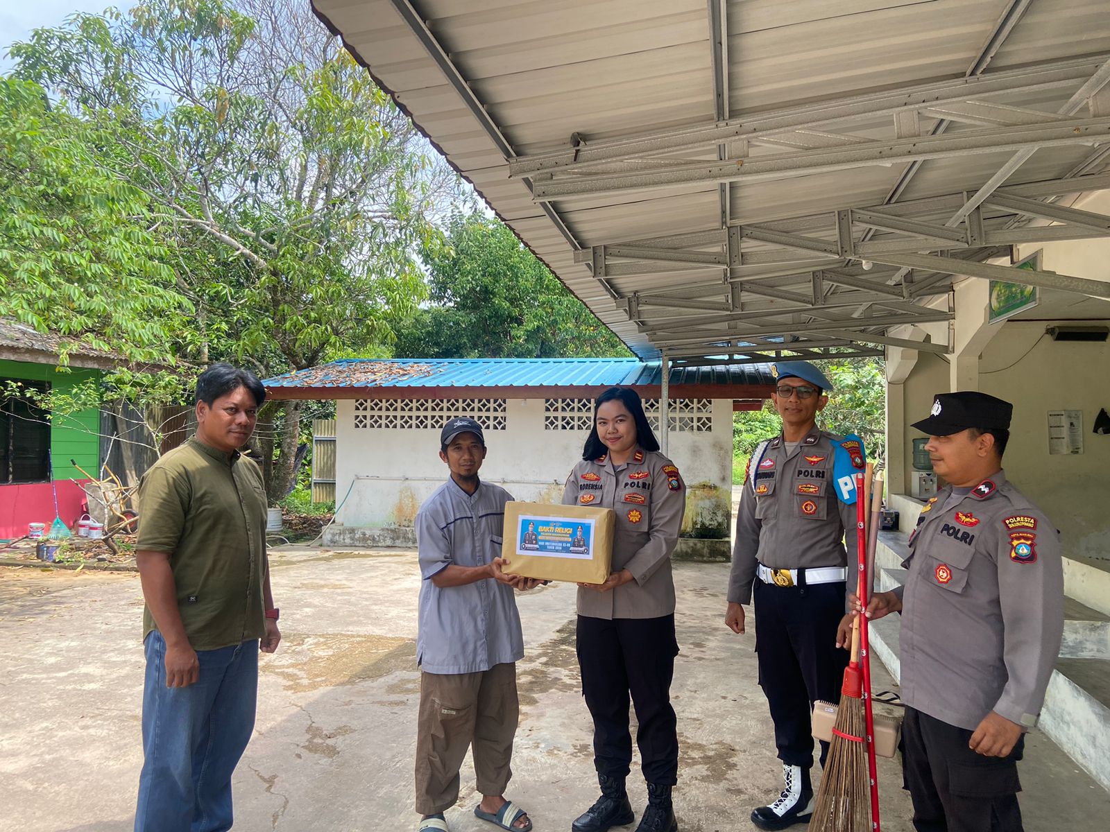 Polsek Kawasan Bandara Raja Haji Fisabilillah (RHF) Tanjungpinang melaksanakan kegiatan Bakti Religi di salah satu rumah ibadah di wilayah Kota Tanjungpinang, Kamis (11/6/2026).