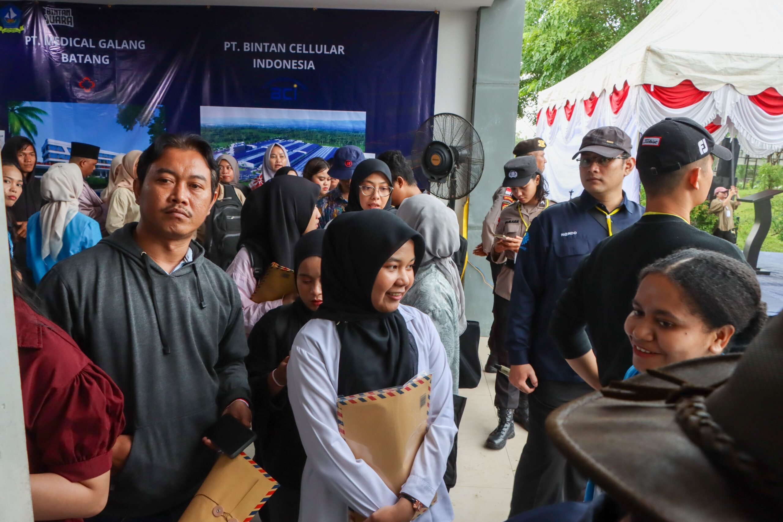 Sekda Ronny Kartika Buka Job Fair Bintan 2026, Hadirkan 1.309 Lowongan Kerja dari 12 Perusahaan MC Sekda Ronny Kartika Buka Job Fair Bintan 2026, Hadirkan 1.309 Lowongan Kerja dari 12 Perusahaan MC