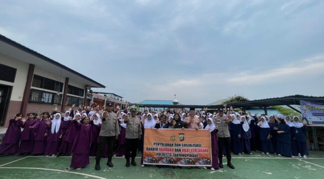 Sat Binmas Polresta Tanjungpinang dan BNN Edukasi Pelajar SMPN 5 tentang Bahaya Narkoba dan Bullying
