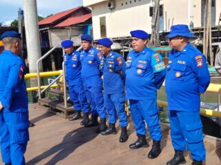 Satpolairud Polres Bintan Salurkan Bantuan Sosial kepada Nelayan Pesisir Sambut Hari Bhayangkara Ke-80