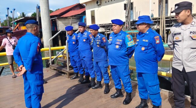 Satpolairud Polres Bintan Salurkan Bantuan Sosial kepada Nelayan Pesisir Sambut Hari Bhayangkara Ke-80