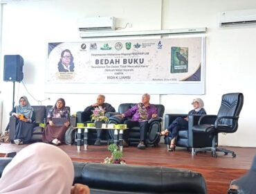 Bedah Novel Sejarah Rida K. Liamsi Berlangsung Hangat di Pekanbaru