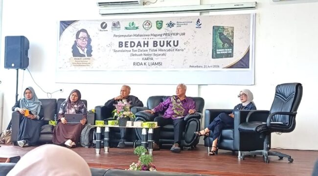Bedah Novel Sejarah Rida K. Liamsi Berlangsung Hangat di Pekanbaru