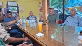 Mantan Chairman Riau Pos Group, Rida K. Liamsi saat menggelar jumpa Pers, Selasa (30/06)