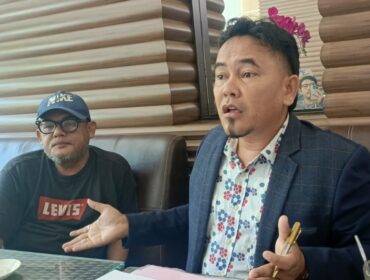 Kuasa hukum LCM, Rano Iskandar Sirait, saat memberikan keterangan Pers, Sabtu (06/06)