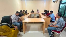 Polres Bintan melalui Satreskrim memfasilitasi mediasi antara masyarakat nelayan Desa Mantang dan Desa Berakit terkait permasalahan yang terjadi beberapa waktu lalu. Kegiatan mediasi dilaksanakan diruang Satreskrim pada Jumat (12/6/2026).