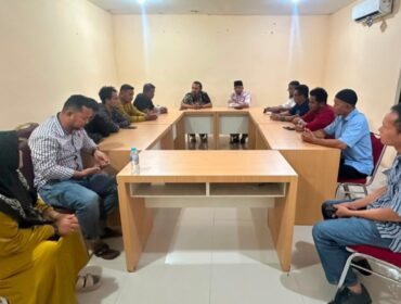 Polres Bintan melalui Satreskrim memfasilitasi mediasi antara masyarakat nelayan Desa Mantang dan Desa Berakit terkait permasalahan yang terjadi beberapa waktu lalu. Kegiatan mediasi dilaksanakan diruang Satreskrim pada Jumat (12/6/2026).